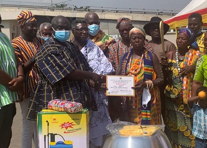 Samuel Nii Adjei Tawiah(3rd left), KoKMA MCE, presenting certificate for overall best farmer to Ms. Olivia Quaye (5th right) at the ceremony in Accra. Samuel Nii Adjei Tawiah(3rd left), KoKMA MCE, presenting certificate for overall best farmer to Ms. Olivia Quaye (5th right) at the ceremony in Accra.