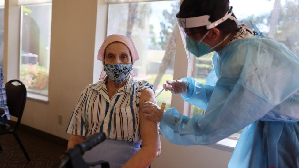 The US is in a race to vaccinate its population amid a winter surge The US is in a race to vaccinate its population amid a winter surge