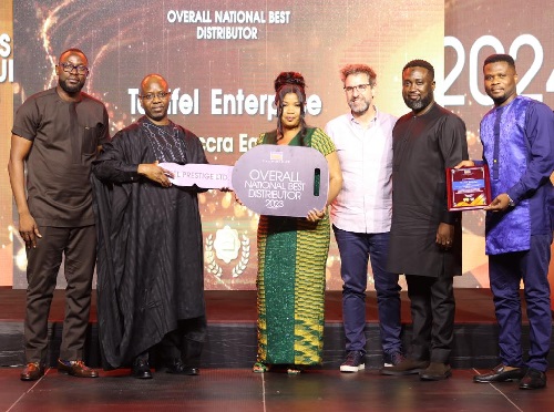 A group photo with Overall National Best Distributor A group photo with Overall National Best Distributor