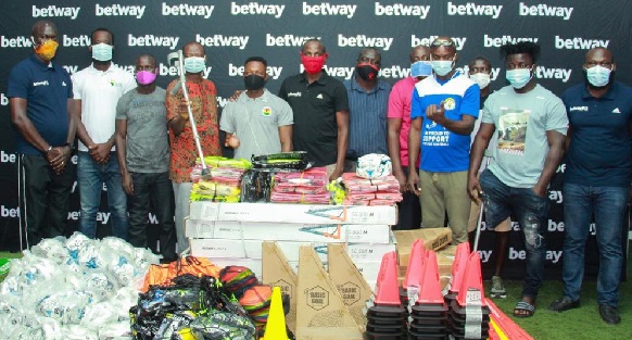 Betway presenting some equipment to the amputee team Betway presenting some equipment to the amputee team