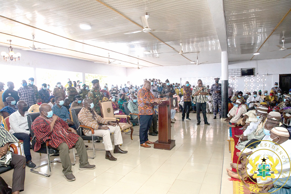 • The President addressing the chiefs and people of Wa • The President addressing the chiefs and people of Wa
