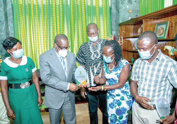 Ms Phoebe Balagmum, Nadowli-Kaleo District Director of Health Services (second right), presenting the shield to Mr Bagbin Ms Phoebe Balagmum, Nadowli-Kaleo District Director of Health Services (second right), presenting the shield to Mr Bagbin