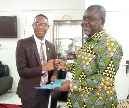 Dr Hammond (left) presenting the policy advice to Mr Kwaku Ofori Asiamah Dr Hammond (left) presenting the policy advice to Mr Kwaku Ofori Asiamah