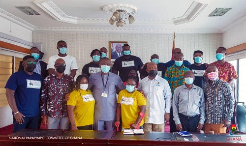 Minister of Youth and Sports with the Powerlifting team