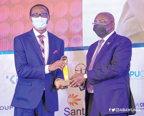 Vice President Dr Mahamudu Bawumia (right) presenting the award to Rev. Ammishaddai Owusu-Amoah, Commissioner-General of the Ghana Revenue Authority Vice President Dr Mahamudu Bawumia (right) presenting the award to Rev. Ammishaddai Owusu-Amoah, Commissioner-General of the Ghana Revenue Authority