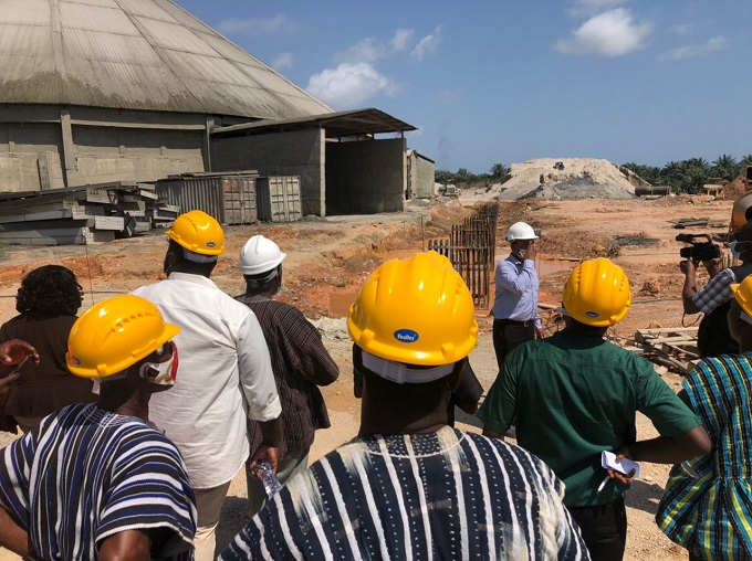 Dusty road at Diamond Cement, Bokro, set for construction