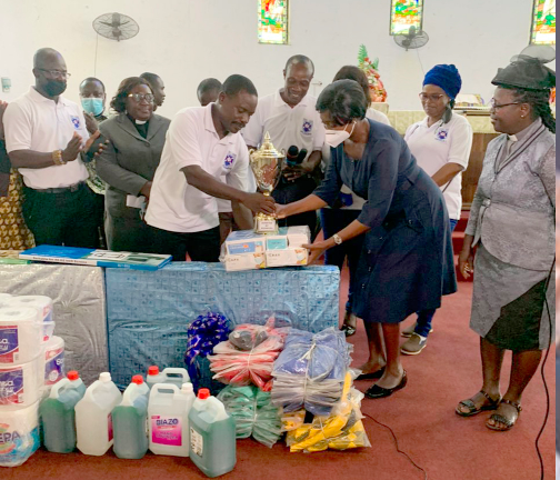 Mr Ebenezer Adotey Adotei, President of the 1986 year group, presenting the items to Mrs Wilhelmina Obuobisa-Atakora, Headmistress of the school Mr Ebenezer Adotey Adotei, President of the 1986 year group, presenting the items to Mrs Wilhelmina Obuobisa-Atakora, Headmistress of the school