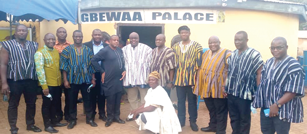 Mr Kofi Adomakoh (middle), the MD of the GCB Bank and some of the delegation Mr Kofi Adomakoh (middle), the MD of the GCB Bank and some of the delegation