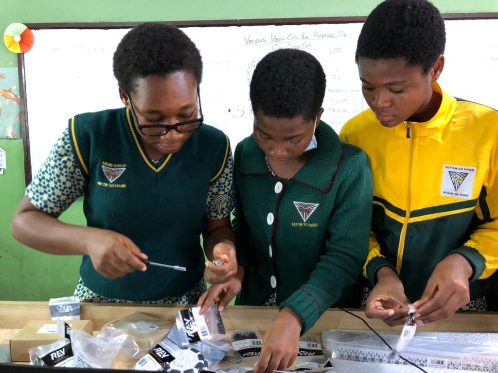 Finalists finishing the robot for the launcher long shot Aburi Girls’ SHS represents Ghana at the 2021 First Global Challenge