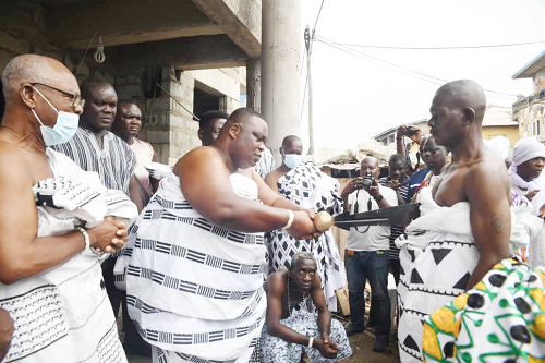 Nii Ayi-Bonte II (2nd left), the Gbese Mantse, taking Nii Ayikwei Osaman I through the oaths while some elders of the Gbese Stool look on Nii Ayi-Bonte II (2nd left), the Gbese Mantse, taking Nii Ayikwei Osaman I through the oaths while some elders of the Gbese Stool look on