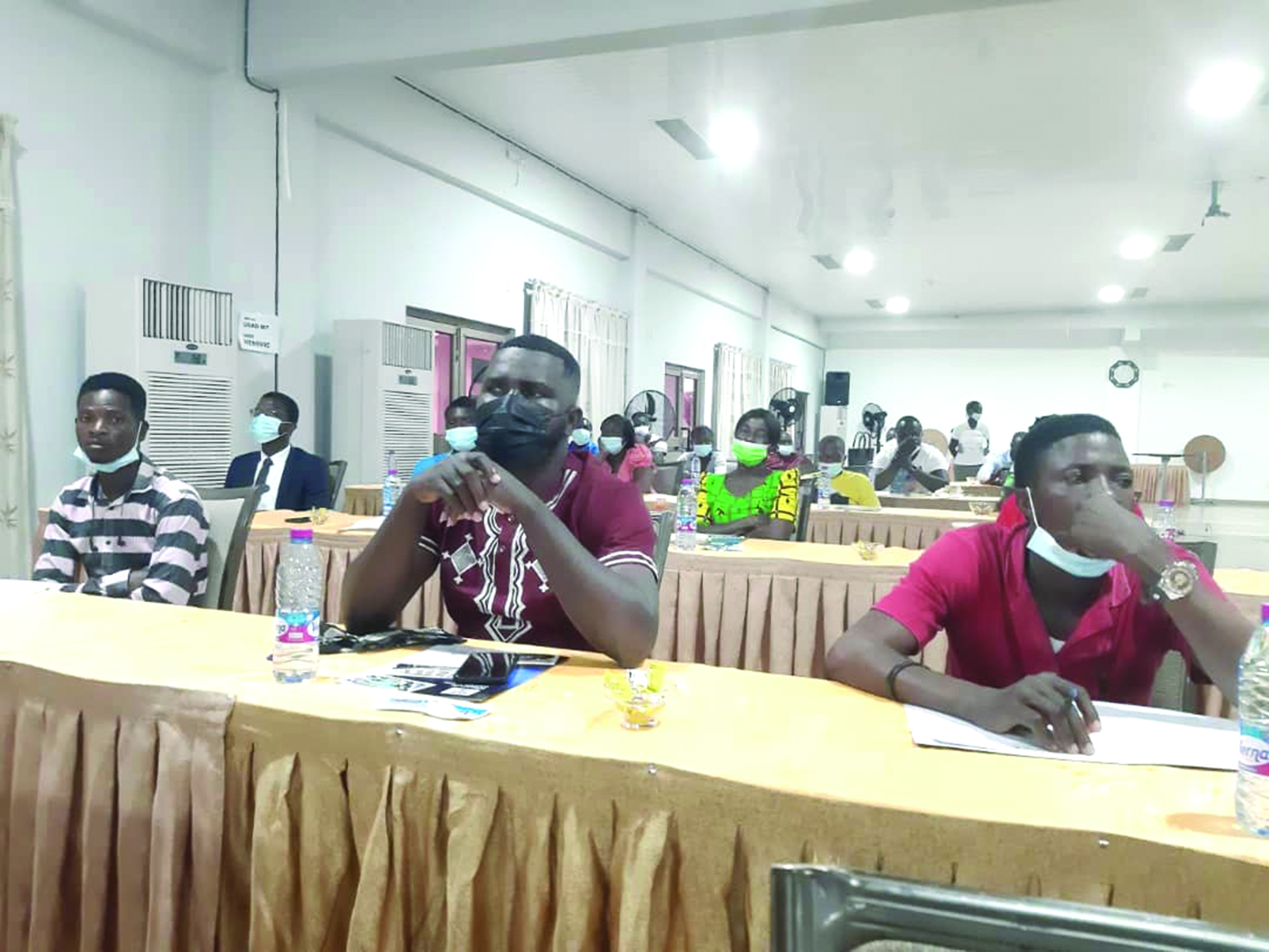 Some participants in the forum Some participants in the forum