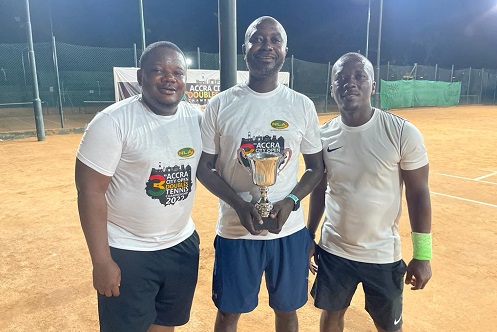 Some of the players flanked the winner Some of the players flanked the winner