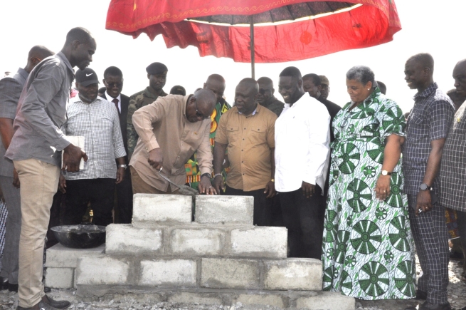 President Mahama cuts sod for Oxygen City Project at Agbokope