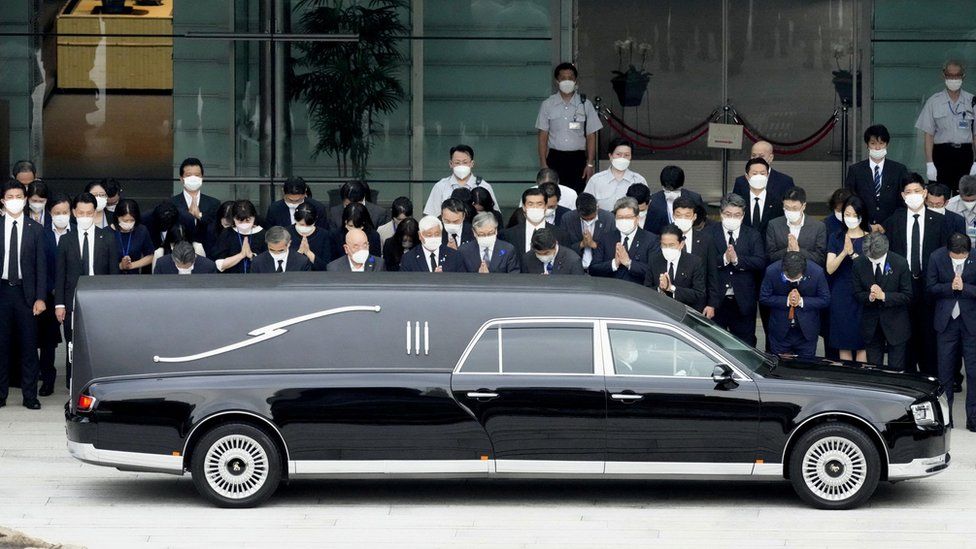 Shinzo Abe: Japanese mourners pay last respects to ex-PM at funeral Shinzo Abe: Japanese mourners pay last respects to ex-PM at funeral