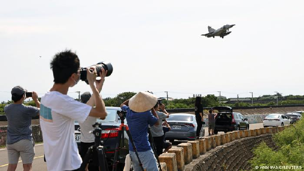 How are Taiwanese dealing with China's military threat?