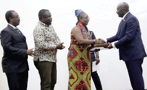 Dr Mahamudu Bawumia (right) presenting a citation to Nana Serwah Ofori-Akuamoah, Group Human Resource Director, First Sky Group. With them are Prof. Sampson Antwi (left), President, Ghana Kidney Association, and Michael Tetteh--Ocloo (left), Group Executive Secretary of the company. Picture: SAMUEL TEI ADANO Dr Mahamudu Bawumia (right) presenting a citation to Nana Serwah Ofori-Akuamoah, Group Human Resource Director, First Sky Group. With them are Prof. Sampson Antwi (left), President, Ghana Kidney Association, and Michael Tetteh--Ocloo (left), Group Executive Secretary of the company. Picture: SAMUEL TEI ADANO