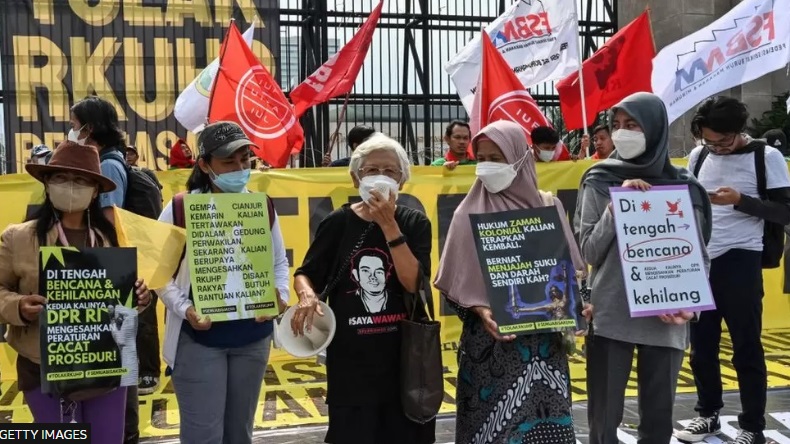 There were protests against the new code on Monday. GETTY IMAGES Indonesia passes criminal code banning sex outside marriage