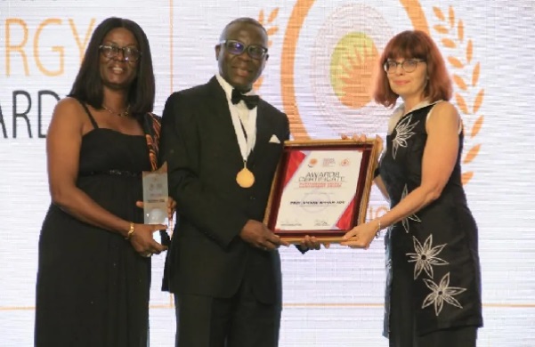 Prof. Kwaku Appiah-Adu (middle), Senior Policy Advisor at the Vice-President’s Secretariat, Office of the President, receiving the award Prof. Kwaku Appiah-Adu (middle), Senior Policy Advisor at the Vice-President’s Secretariat, Office of the President, receiving the award
