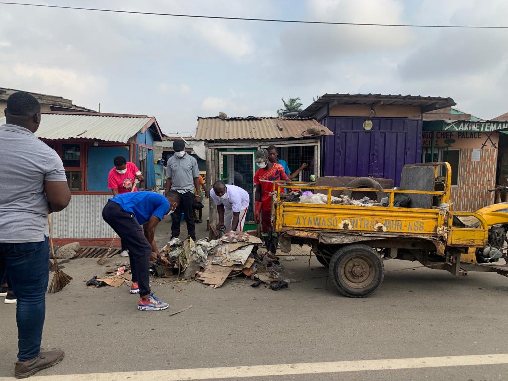 Ministry of Sanitation cleans Akweteyman, desilts gutters Ministry of Sanitation cleans Akweteyman, desilts gutters