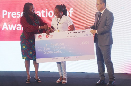 Ursula Owusu-Ekuful (left), Minister of Communications and Digitalisation, and Tommy Liang (right), Managing Director of Huawei Ghana, presenting a dummy cheque to Gloria Ankomah, winner of the 2022 Huawei Seeds for Future programme. Picture: ESTHER ADJORKOR ADJEI Ursula Owusu-Ekuful (left), Minister of Communications and Digitalisation, and Tommy Liang (right), Managing Director of Huawei Ghana, presenting a dummy cheque to Gloria Ankomah, winner of the 2022 Huawei Seeds for Future programme. Picture: ESTHER ADJORKOR ADJEI