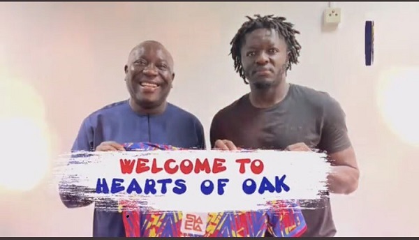 Sulley Muntari (right) with Vincent Sowah Odotel, bored member of Hearts Sulley Muntari (right) with Vincent Sowah Odotel, bored member of Hearts