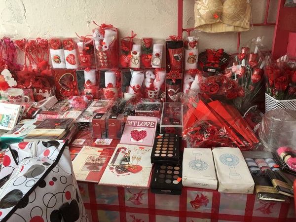 Patronage of Valentine's Day souvenirs and other items for the occasion is low