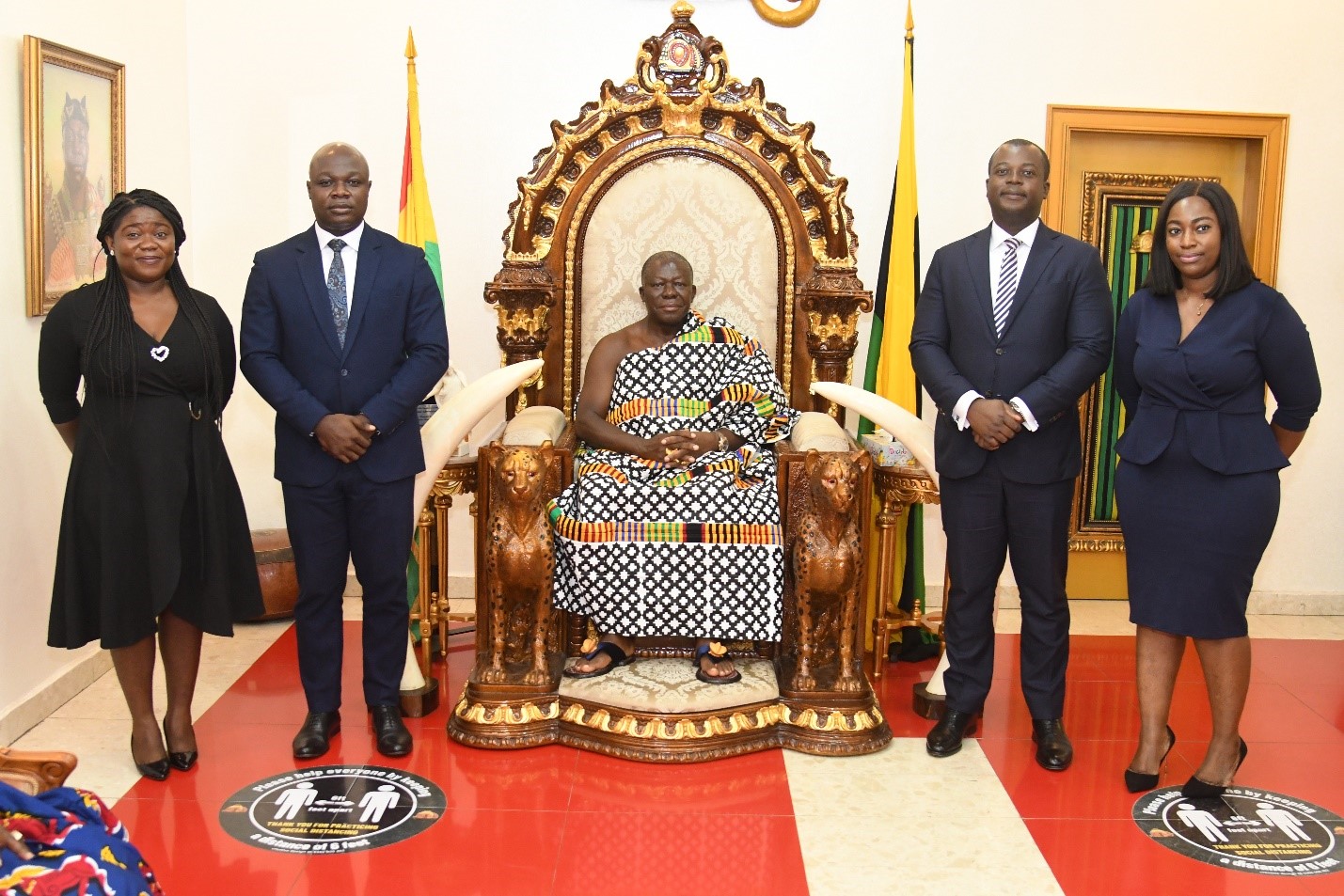 Otumfuo Osei Tutu II (middle), Ms Christabel Okantey, VP - Pensions, Institutions &amp; Private Wealth, Mr Kwabena Apeagyei, Deputy Managing Director, Mr Henry Sunkwa-Mills, Managing Director and Mrs Barbara Thompson, Sales Executive. 