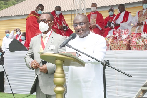 Vice-President Mahamudu Bawumia (right) speaking at the ordination service Vice-President Mahamudu Bawumia (right) speaking at the ordination service