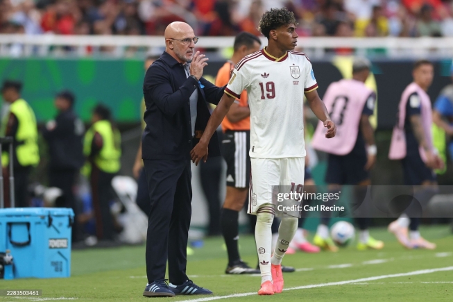 Coach De La Fuente delivers instructions to Lamine Yamal, the teenage star at the heart of Spain’s new generation and their ambitions for 2030.