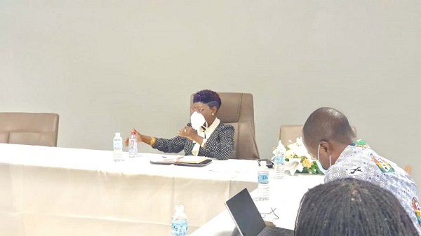 Two bodies discuss measures  to reduce shipping cost