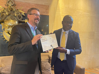 James P. Olshefskyan(left) presenting a certificate to Prof. Alex Dodoo after the meeting James P. Olshefskyan(left) presenting a certificate to Prof. Alex Dodoo after the meeting