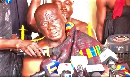 Barima Ayeboafo, Chief of Mamponteng, addressing the media on the roads in the area Barima Ayeboafo, Chief of Mamponteng, addressing the media on the roads in the area