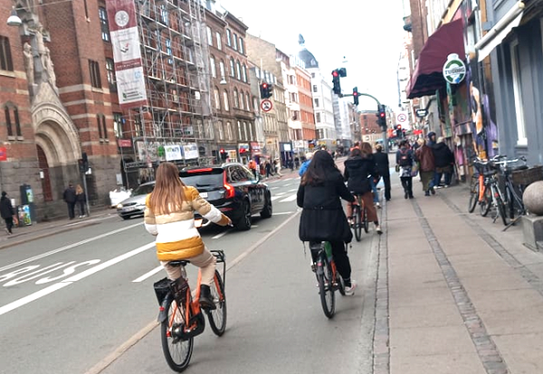 The road infrastructure has been designed in a manner that allows the use of bicycles.