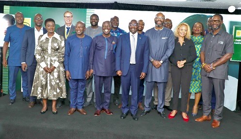 Dignitaries at the event from left: Ama Pomaa Boateng Deputy Minister, Communications; Dr Bawumia, Vice-President; Ralph Mupita, MTN GCEO and Pres.; Grace Jeanet Mason, SA High Commissioner; and Selorm Adadevoh, MTN CEO