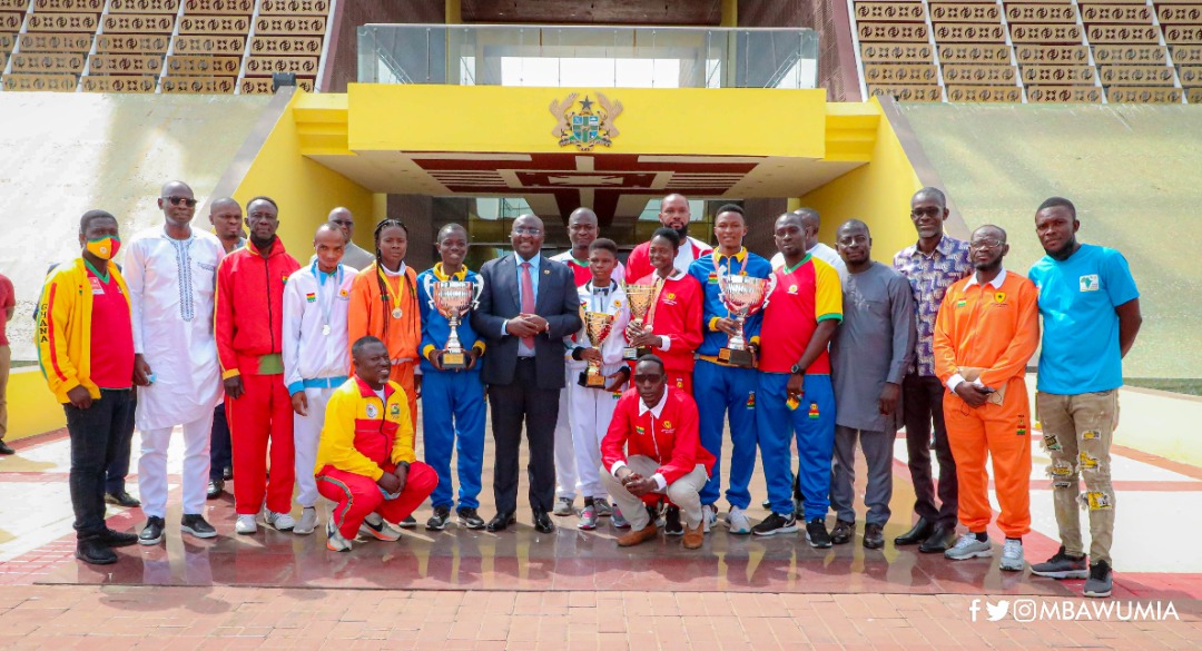 Vice President Dr. Mahamudu Bawumia and the athletes Vice President Dr. Mahamudu Bawumia and the athletes