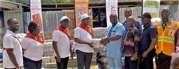 Martin Olu-Davies (4th from left) presenting the items to Dr Joseph Dasmani, while other officials look on Martin Olu-Davies (4th from left) presenting the items to Dr Joseph Dasmani, while other officials look on
