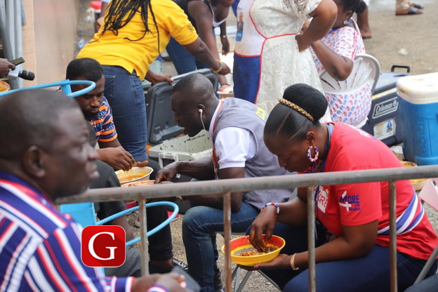 Media personnel and delegates alike 'sorting' themselves at the NPP regional delegates conference in Kumasi Media personnel and delegates alike 'sorting' themselves at the NPP regional delegates conference in Kumasi