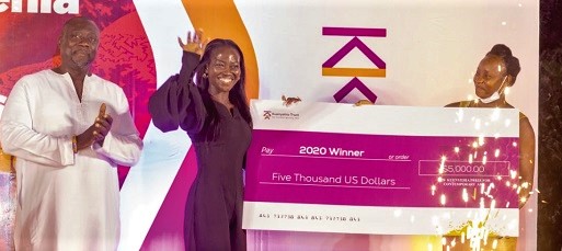 2020 winner Lois Arde-Acquah with her prize cheque, while Prof. Edwin Bojawah (left), guest of honour, looks on 2020 winner Lois Arde-Acquah with her prize cheque, while Prof. Edwin Bojawah (left), guest of honour, looks on