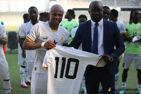 Andre Ayew receiving a jersey from Kurt Okraku Andre Ayew receiving a jersey from Kurt Okraku