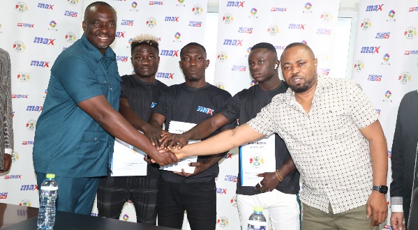 Maxwell Techie (right), President and CEO of IMAX Boxing Promotions, with the three signed boxers and the president of the Ghana Boxing Authority, Abraham Kotei Neequaye Maxwell Techie (right), President and CEO of IMAX Boxing Promotions, with the three signed boxers and the president of the Ghana Boxing Authority, Abraham Kotei Neequaye