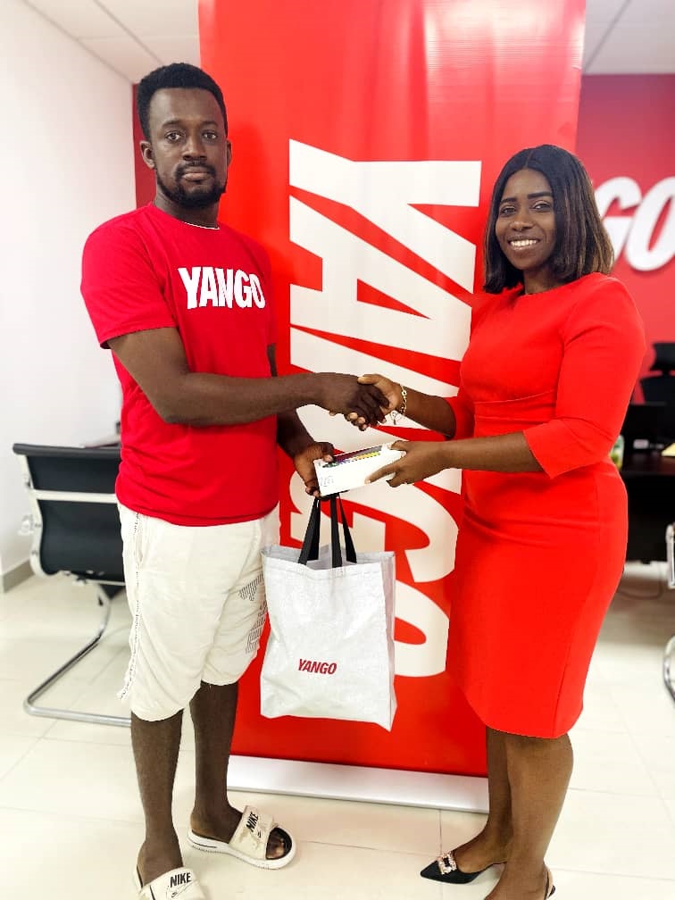 Enoch Osae receiving the reward from Yango official Yango rewards driver who saved a rider’s life