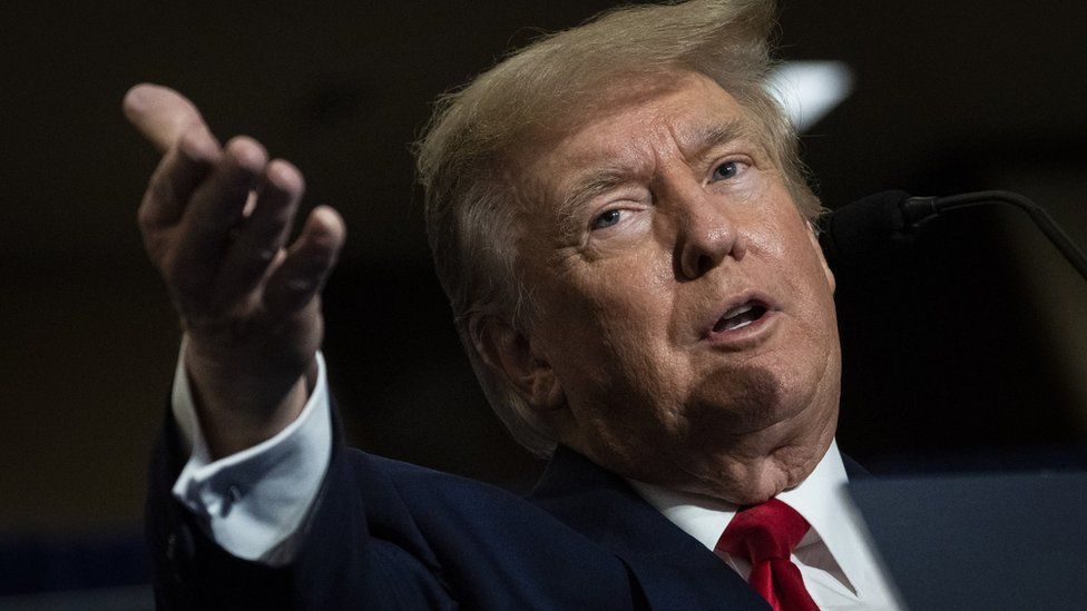 Donald Trump says FBI agents raided his Florida home Donald Trump says FBI agents raided his Florida home