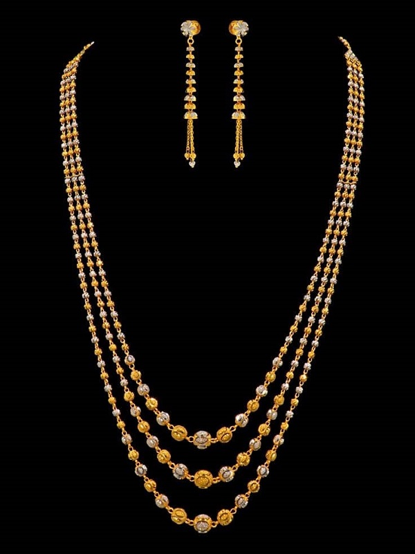 The gold necklace is a jewel that can be traced in history as being worn by both men and women. Bold golden necklace is trending