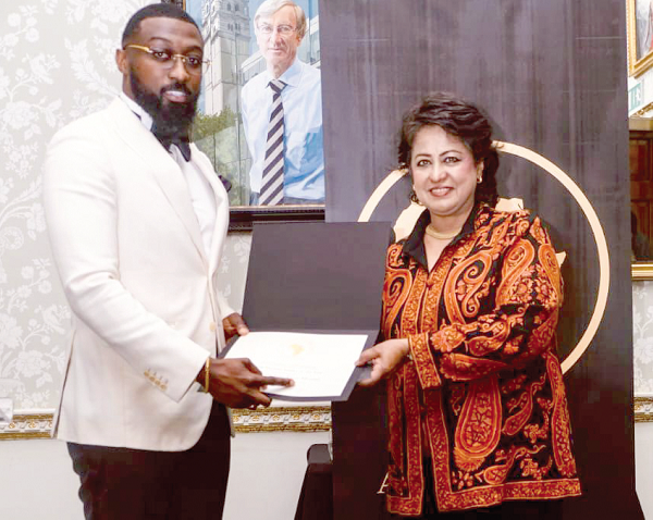 Ameenah Gurib-Fakim (right), former President of Mauritius, presenting the award to Emmanuel Kojo Jones-Mensah, Ameenah Gurib-Fakim (right), former President of Mauritius, presenting the award to Emmanuel Kojo Jones-Mensah,