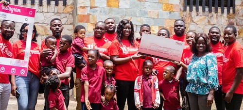 Dorcas Mangesi, Head of Business Operations, handing over the dummy cheque to Gloria Kwarteng Dorcas Mangesi, Head of Business Operations, handing over the dummy cheque to Gloria Kwarteng
