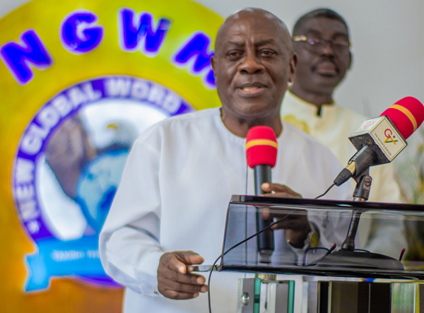 Rev. Dr. S.K. Boafo speaking after taking his award