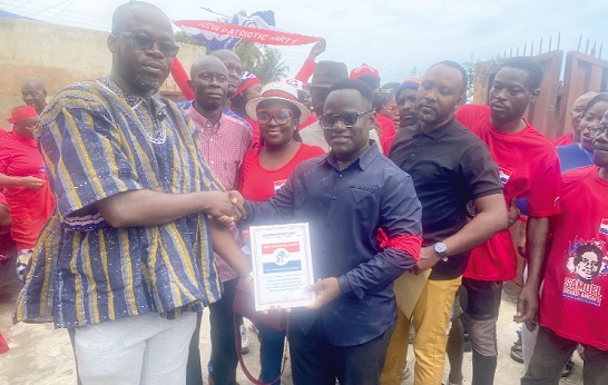 Samuel Brako-Amoafo (right) receiving the forms from Ayuba Tahiru Monnie, a youth representative of the NPP in the area Samuel Brako-Amoafo (right) receiving the forms from Ayuba Tahiru Monnie, a youth representative of the NPP in the area