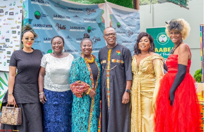 Dr. Theresa Oppong-Beeko (2nd from right), Mrs. Clara Akua Agyeman of TAABEA Herbal Company (in white top), Dr. Kodjoe Sumney and his wife Dr. Akosuah Sumney, Event Consultant, Lady Patience Adjei (in red) and actress Haillie Sumney Dr. Theresa Oppong-Beeko (2nd from right), Mrs. Clara Akua Agyeman of TAABEA Herbal Company (in white top), Dr. Kodjoe Sumney and his wife Dr. Akosuah Sumney, Event Consultant, Lady Patience Adjei (in red) and actress Haillie Sumney