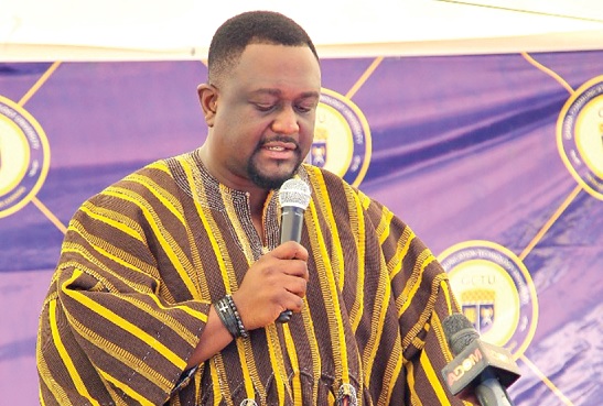 Samuel D. Mahama (inset), Managing Director of ECG, addressing the graduands Samuel D. Mahama (inset), Managing Director of ECG, addressing the graduands