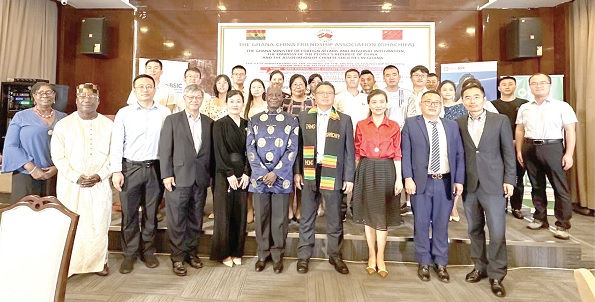 Tang Hong (4th from right), with some members of the association after the ceremony Tang Hong (4th from right), with some members of the association after the ceremony
